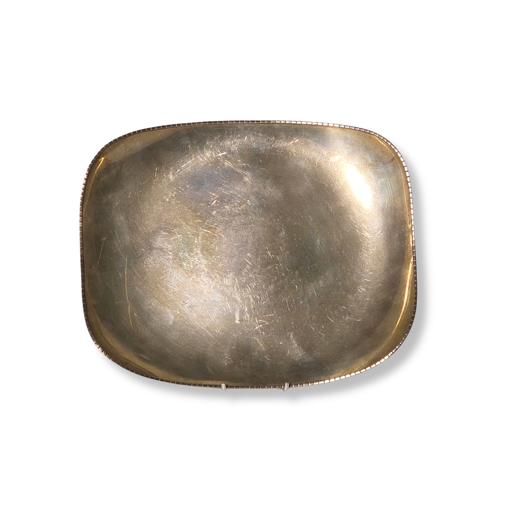 CENTERPIECE IN PUNCHED SILVER.