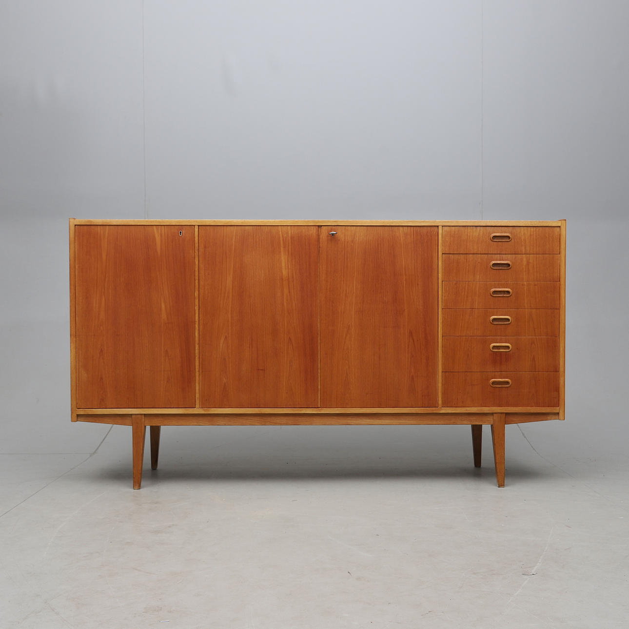 SIDEBOARD, teak, omkring 1900-tales mitt.