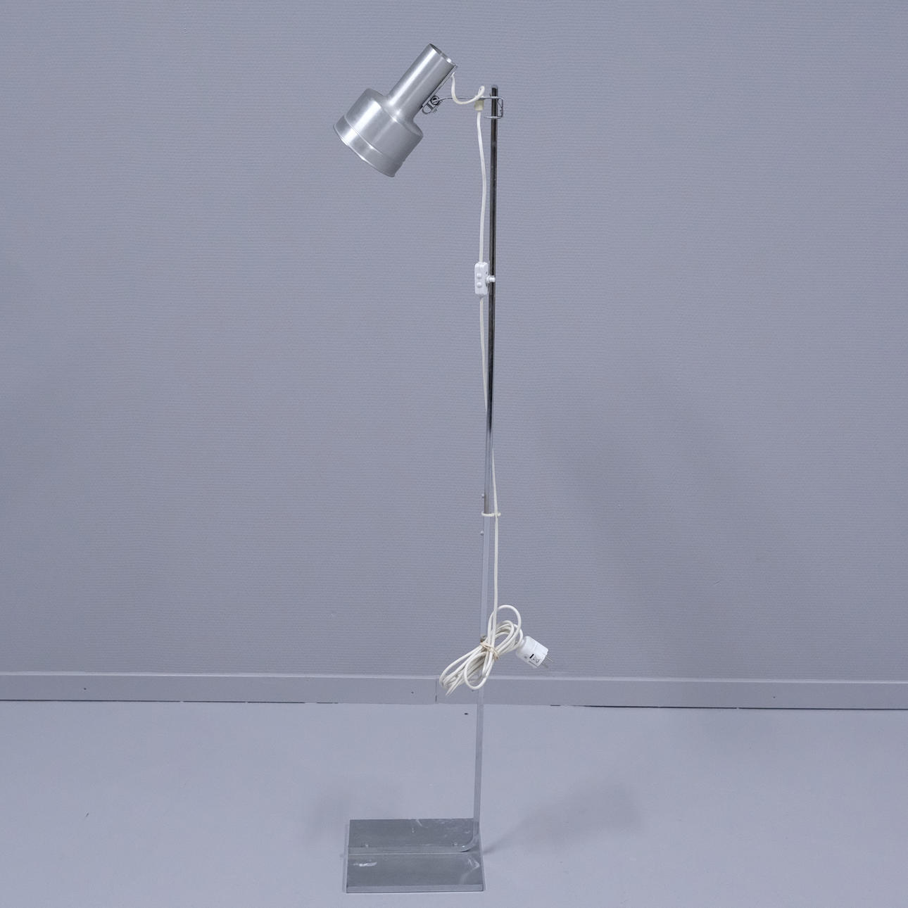 FLOOR LAMP, KOSTALAMPAN, 20TH CENTURY.