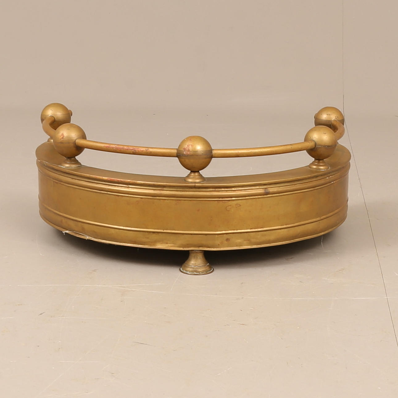 GNISTSKYDD, mässing, tidigt 1900-tal.