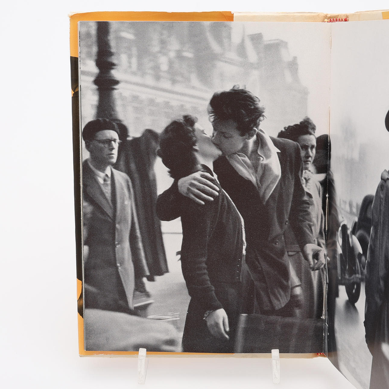 PHOTO. THE FRENCH PHOTOGRAPHER ROBERT DOISNEAU'S LES PARISIENS