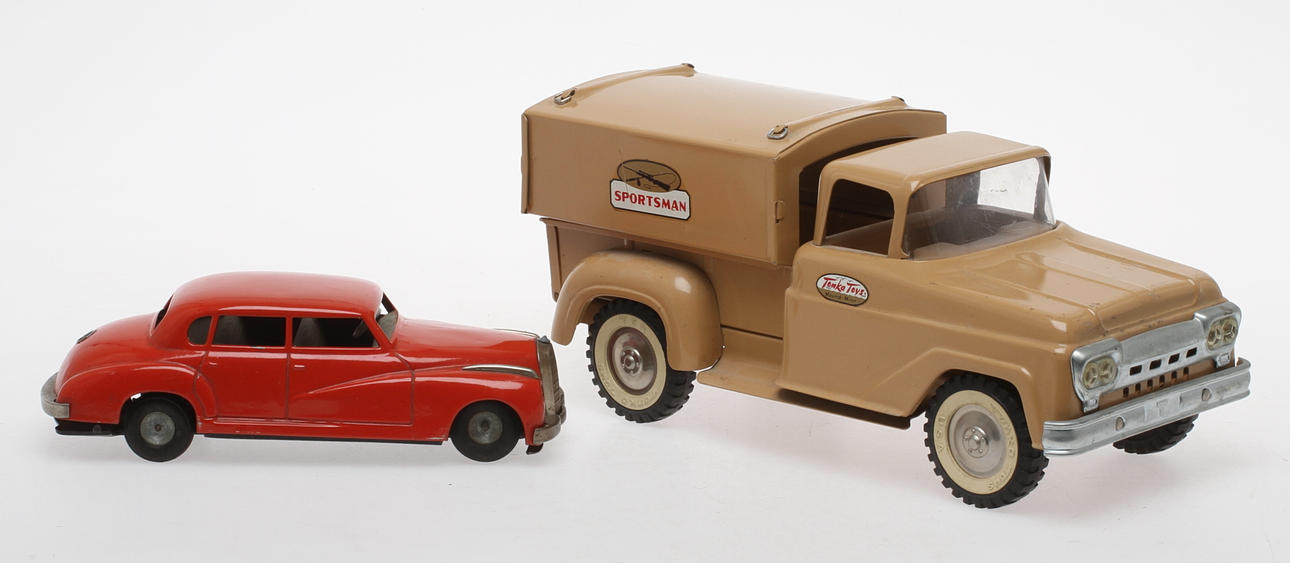 MODELLBILAR TONKA TOYS SPORTSMAN Pick-up, plåt gummihjul samt Mercedes.