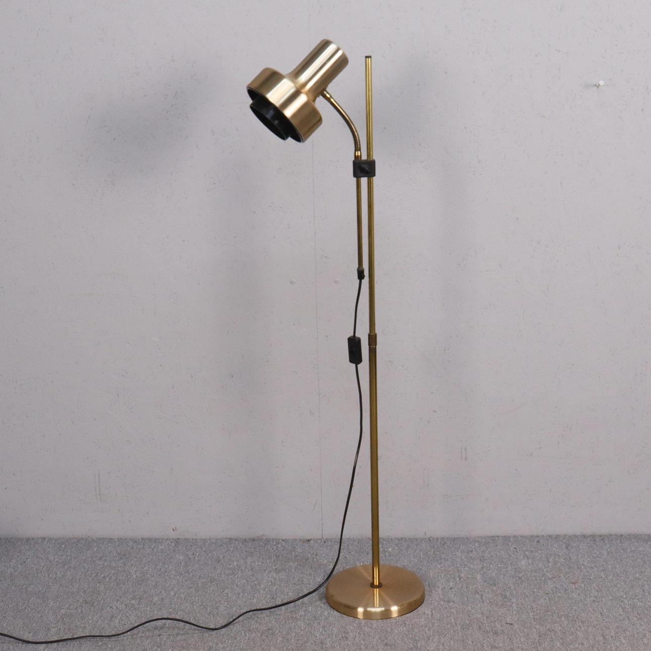 A 1970's floor lamp, probably Elidus.