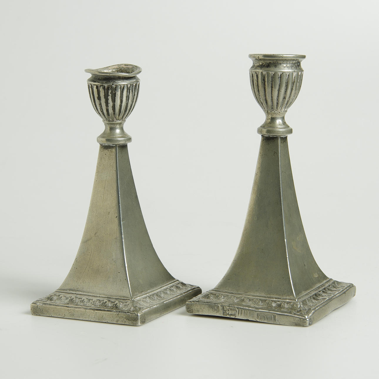 LJUSSTAKAR, 1 par, tenn, gustavianska, troligen Lund.