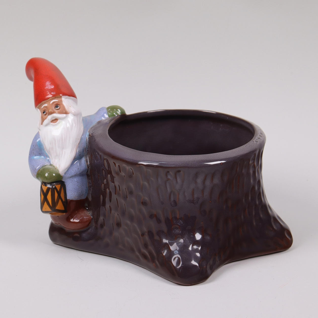 ROLF BERG. Torshälla, outer lining with tomte.