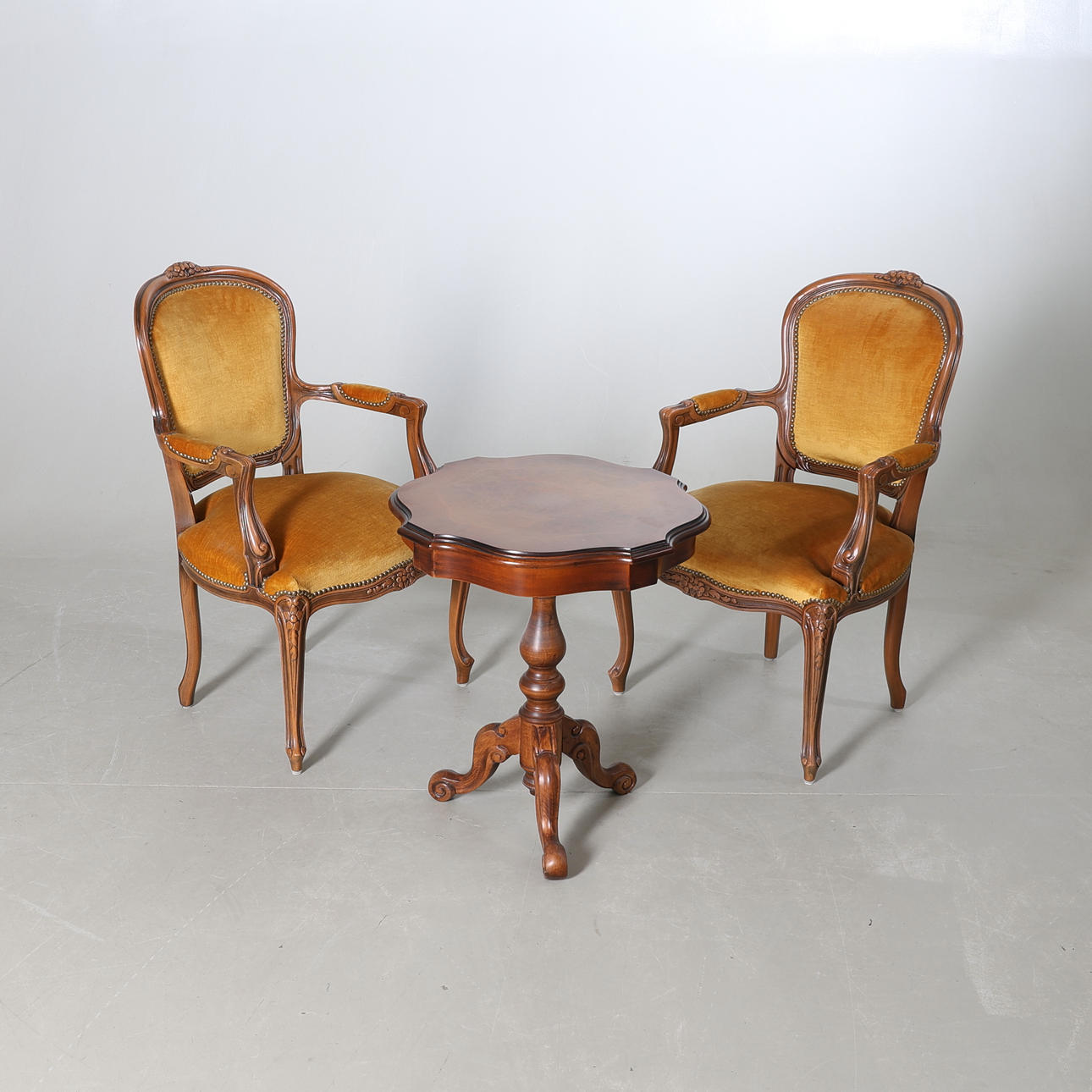 A 3-piece rococo style lounge group, 20th century.