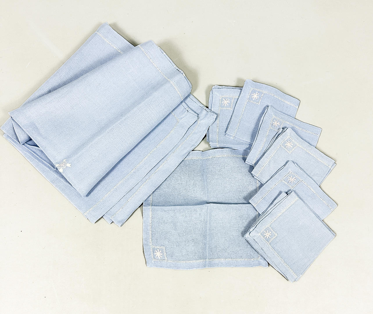 TABLECLOTH & NAPKINS, 13 pieces, linen.