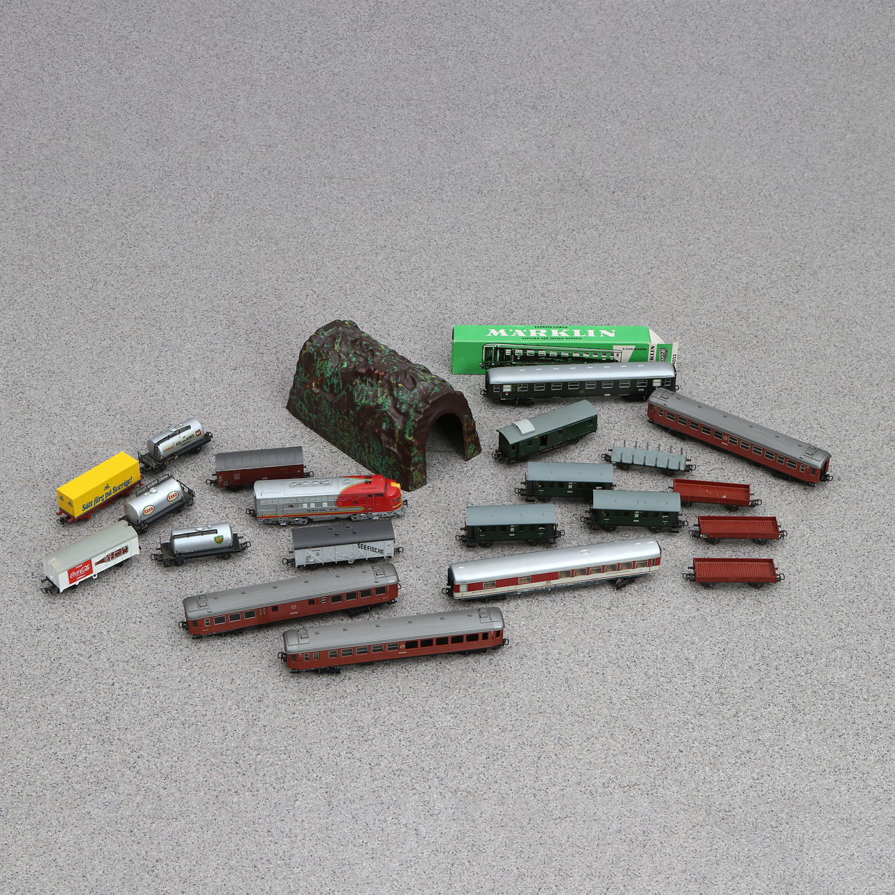 MARKLIN ETC., 21 PARTS. Scale H0.