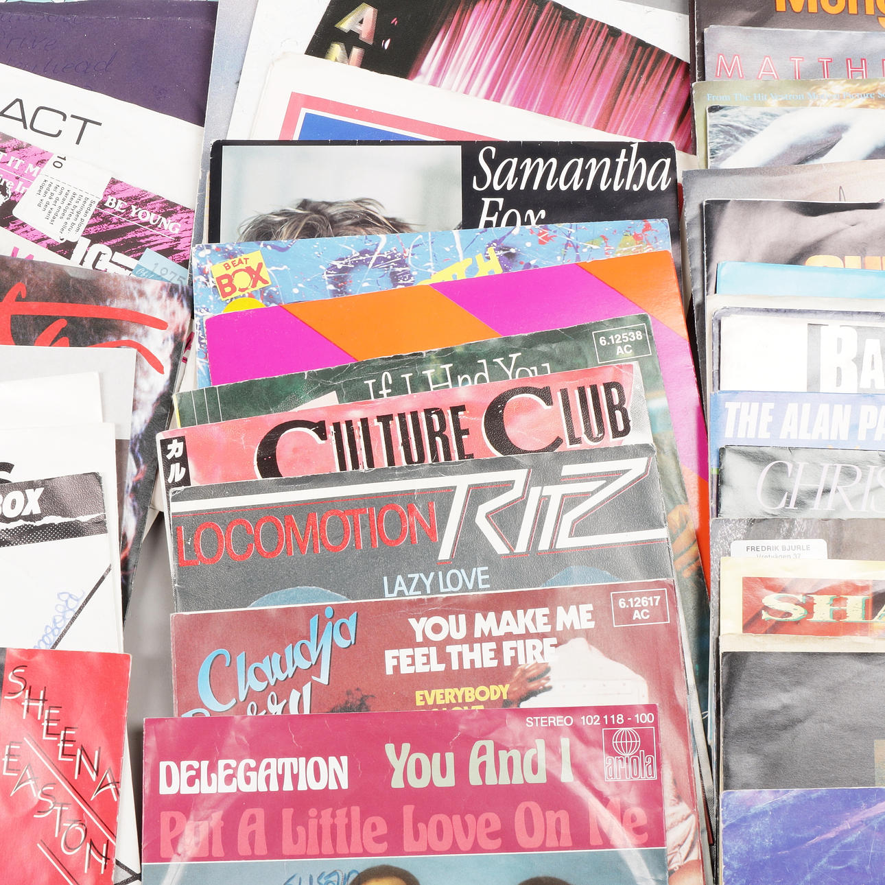 VINYL RECORDS, about 80 singles, 1980s.