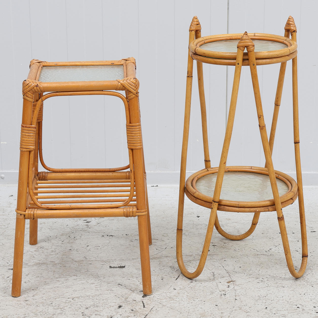 BLOMPIEDESTALER, 2 st, rotting & glas, 1900-tal.