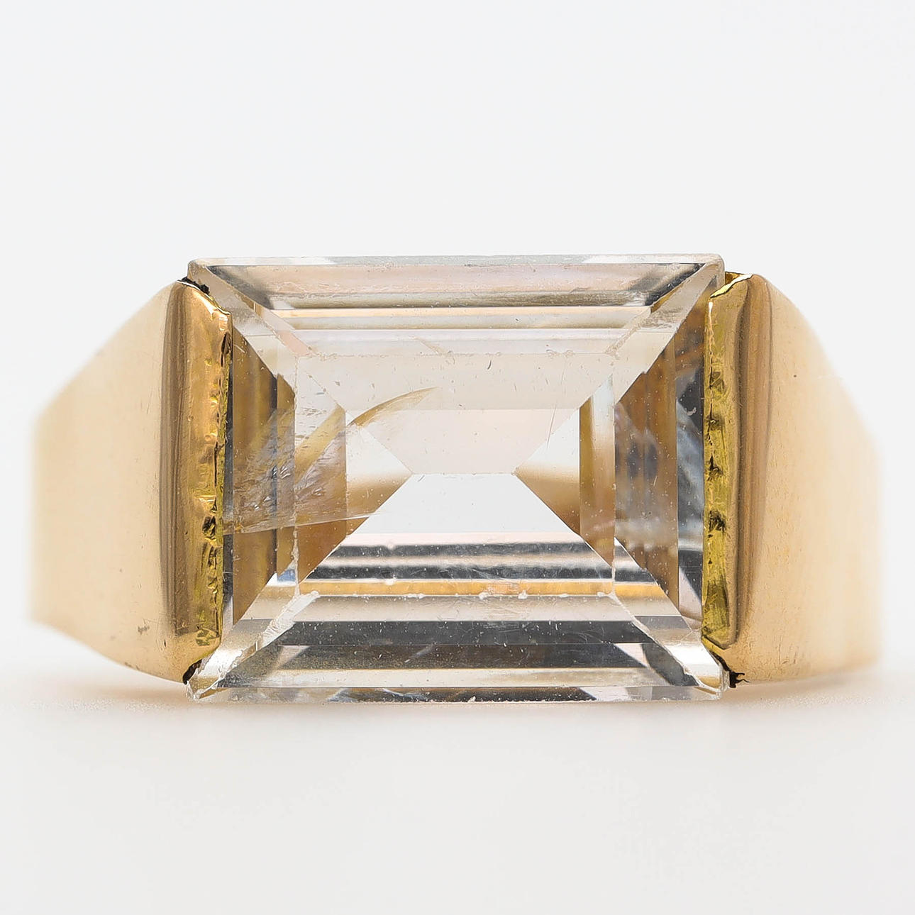 A 18k gold SIGNET RING, year 1993.