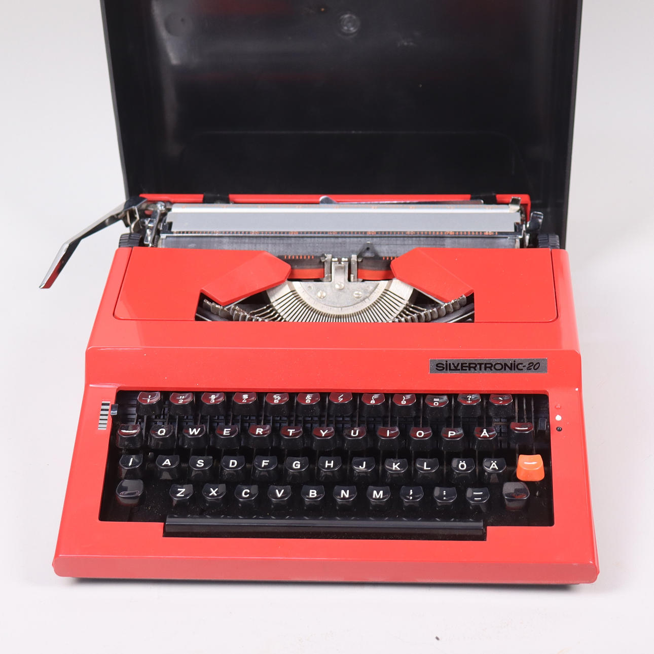 TYPEWRITER, Silvertronic-20, travel model.