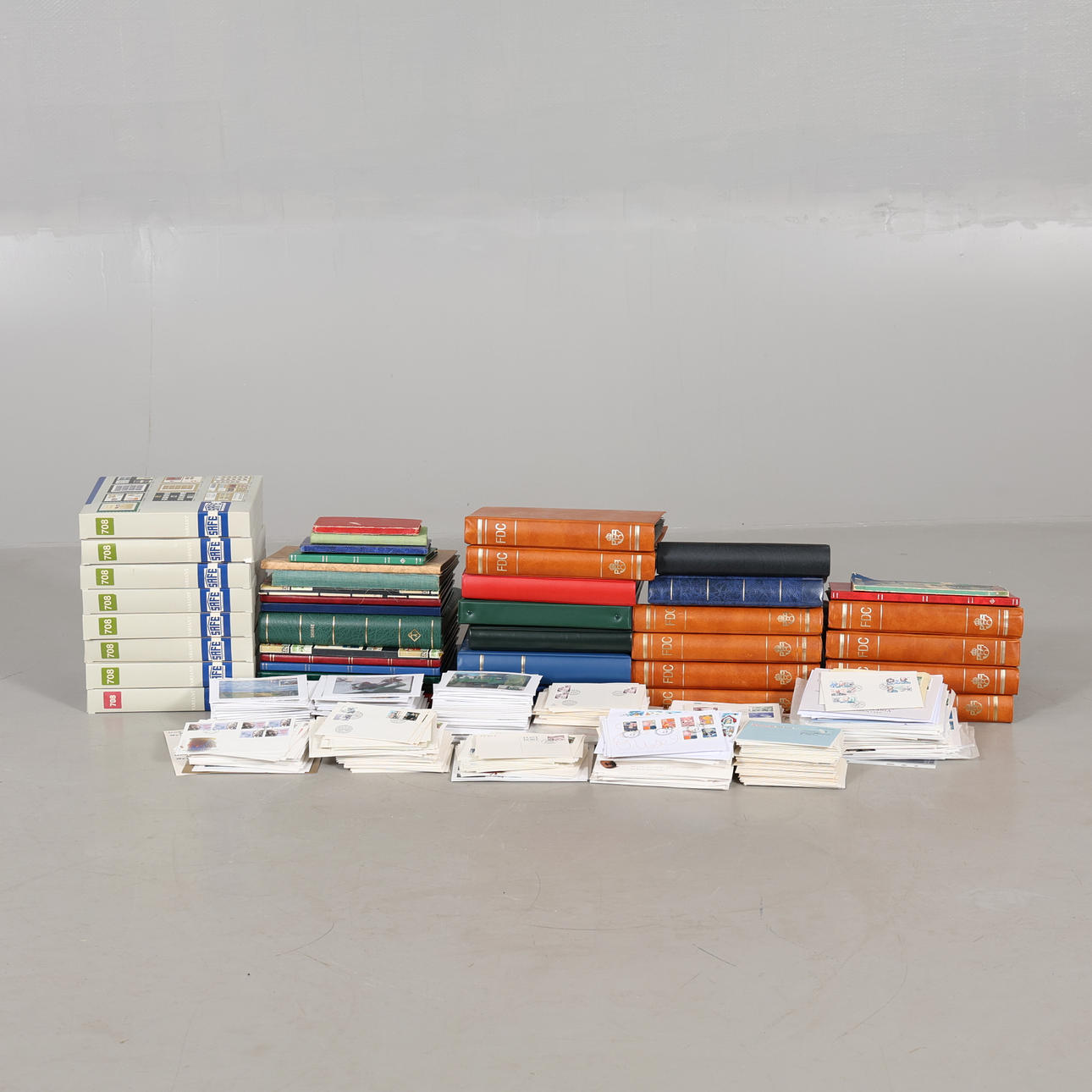 STAMP COLLECTION mainly from Sweden.