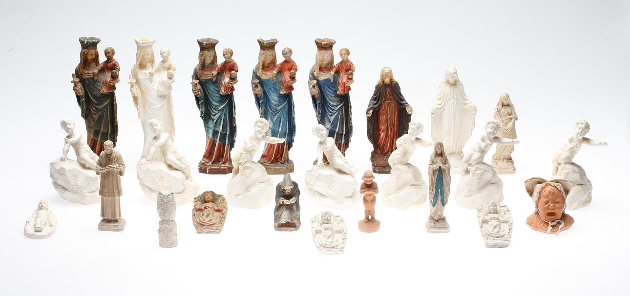 CARIN NILSON(1884-1973). TILLSKRIVEN. Skulpturer, 24 st, gips, osignerade.