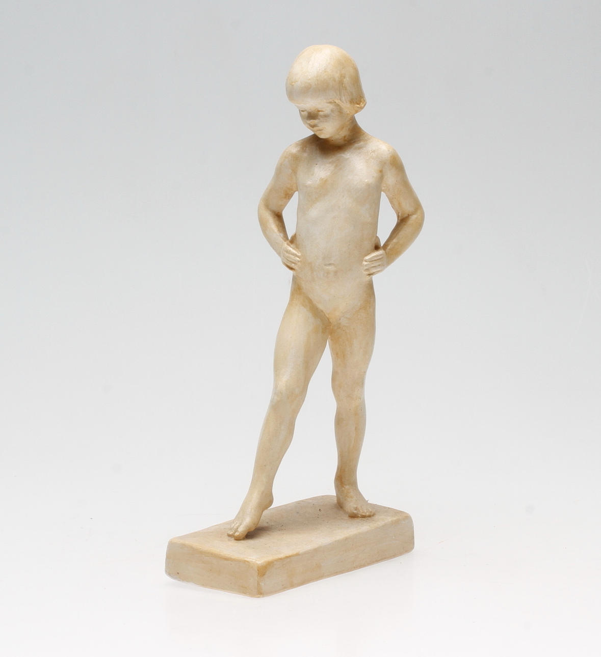 CARIN NILSON(1884-1973). "Boel Britt". Skulptur, gips, signerad och daterad 1930.