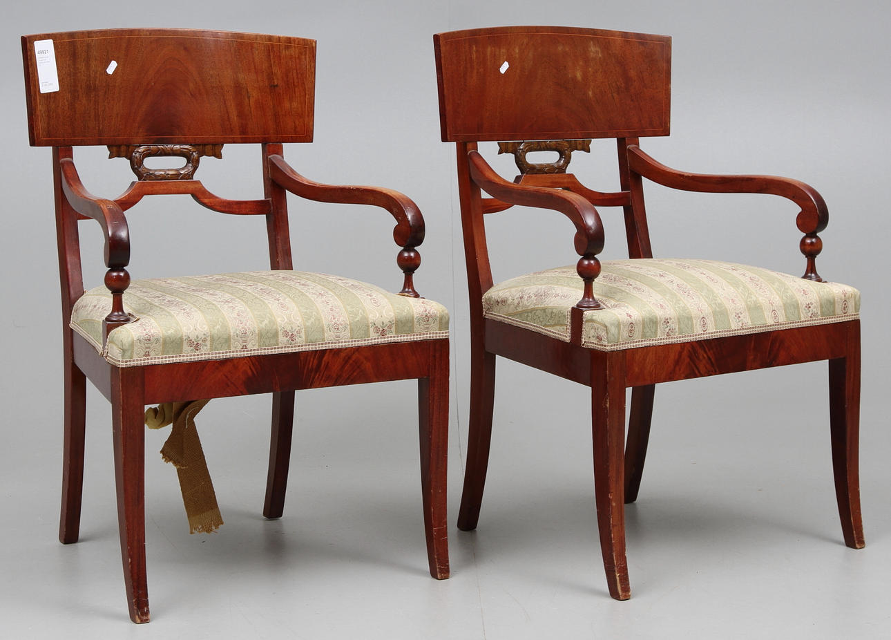 KARMSTOLAR, ett par, Karl Johan-stil, 1920-tal.