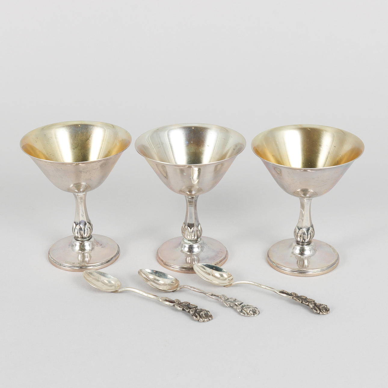 SILVER, 3 cocktailglas och 3 kaffeskedar.