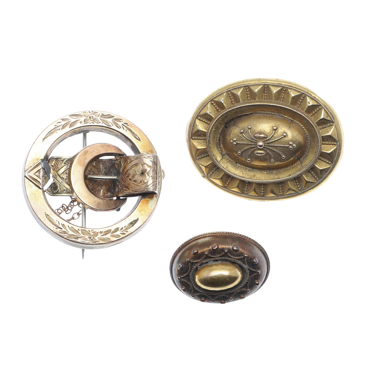 THREE VICTORIAN GOLD BROOCHES.