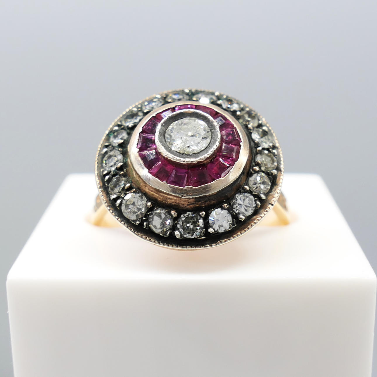 RUBY & DIAMOND dress ring.