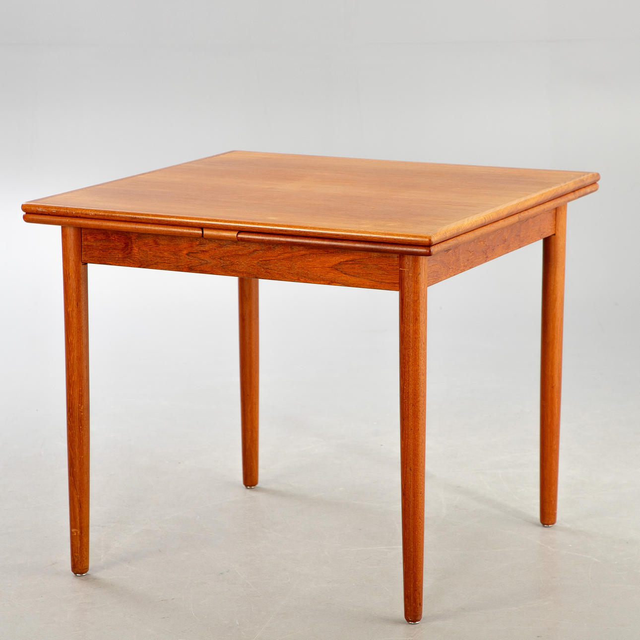 teak table, extendable, Denmark, 1960s.