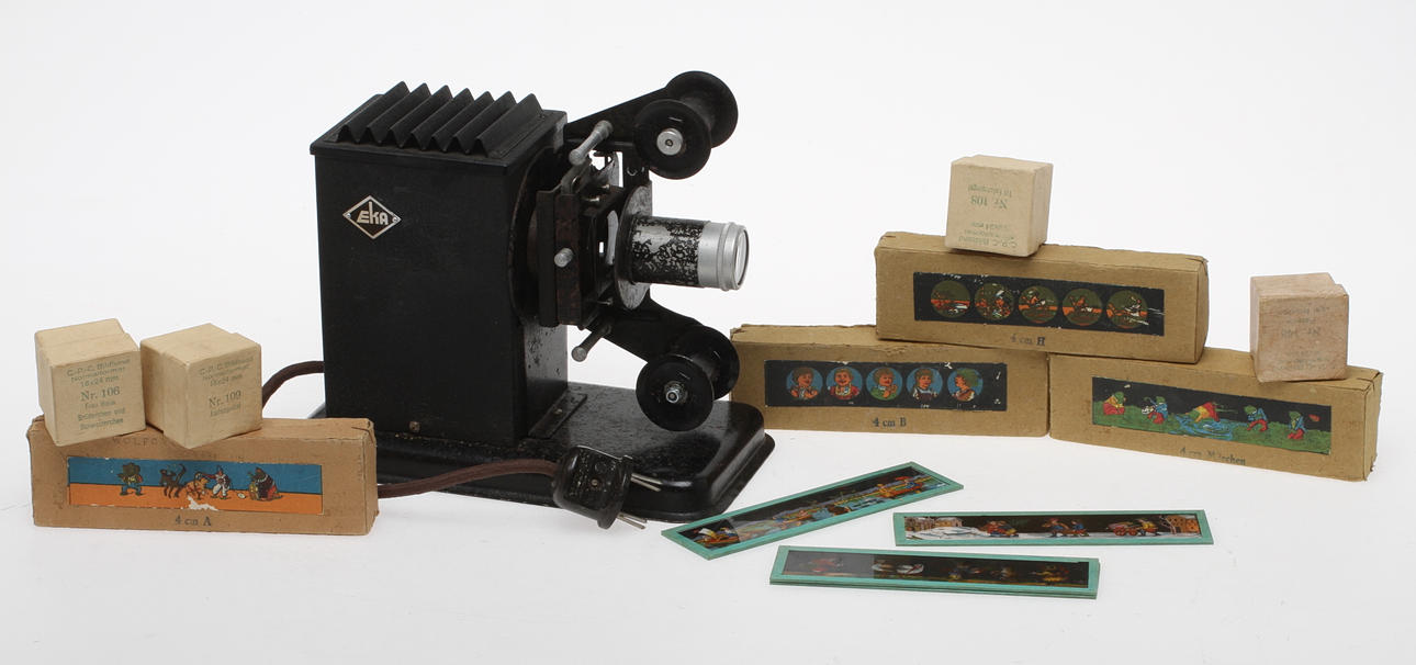 GLASBILDER cirka 45 stycken i originalkartonger, Projektor EKA med 4 bildband i originalkartonger.