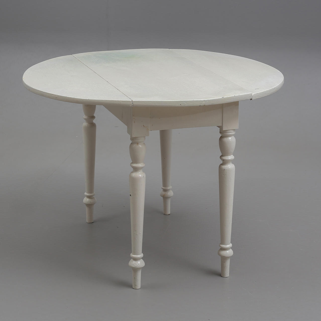 KLAFFBORD, bemålat, 1900-talets första hälft.