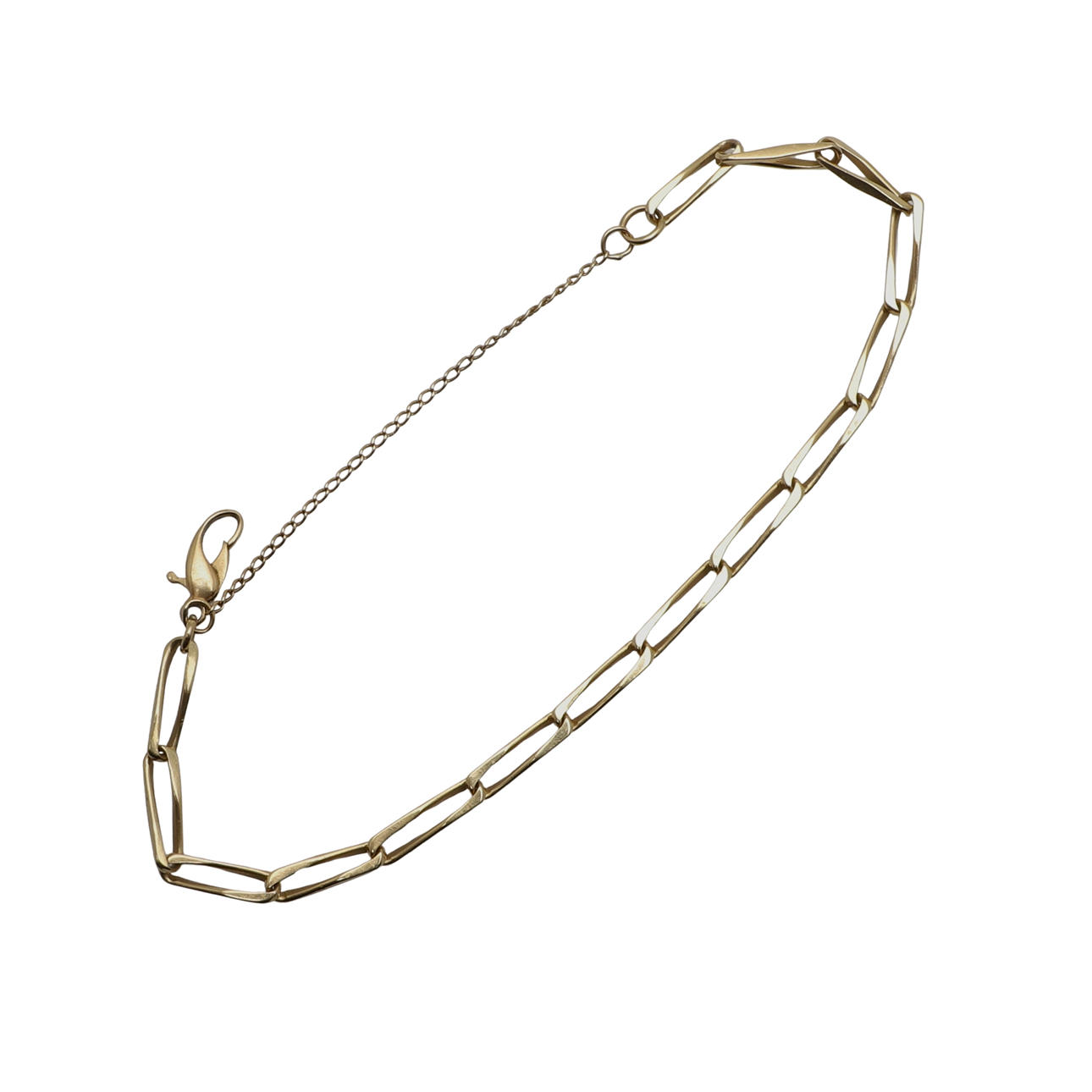 AN 18CT GOLD BRACELET.