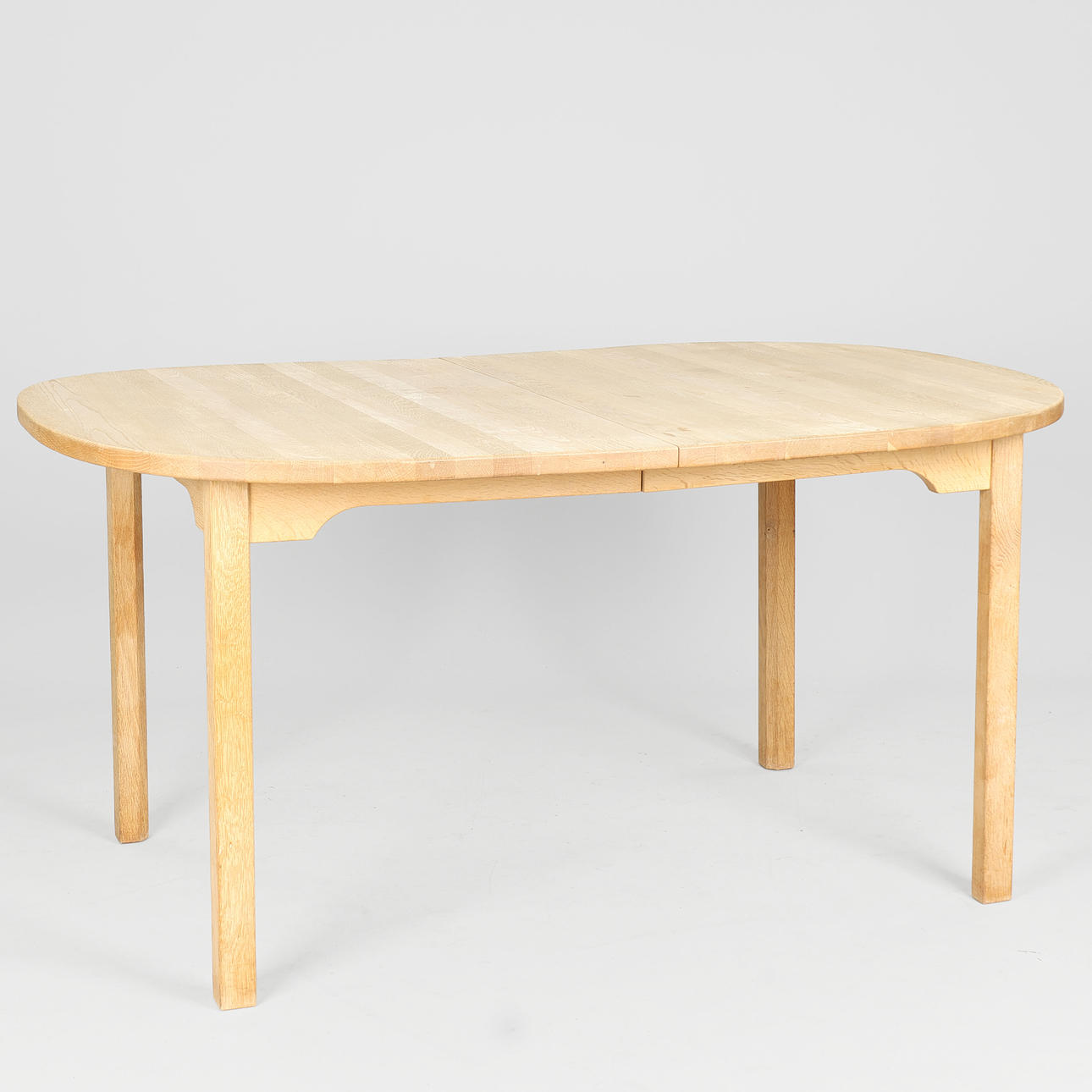 Dining table made of solid oak with pull-out and two additional plates, Denmark, 20/21. year (1+2).