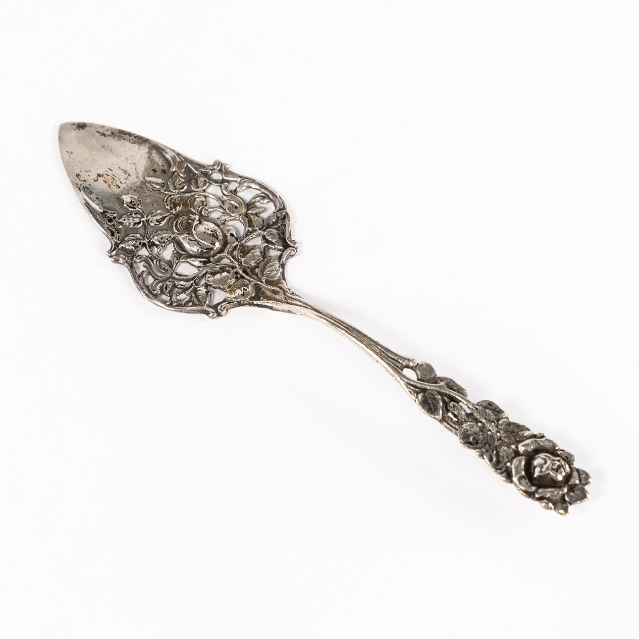 CAKE SPADE, silver, weight 49,4 grams.