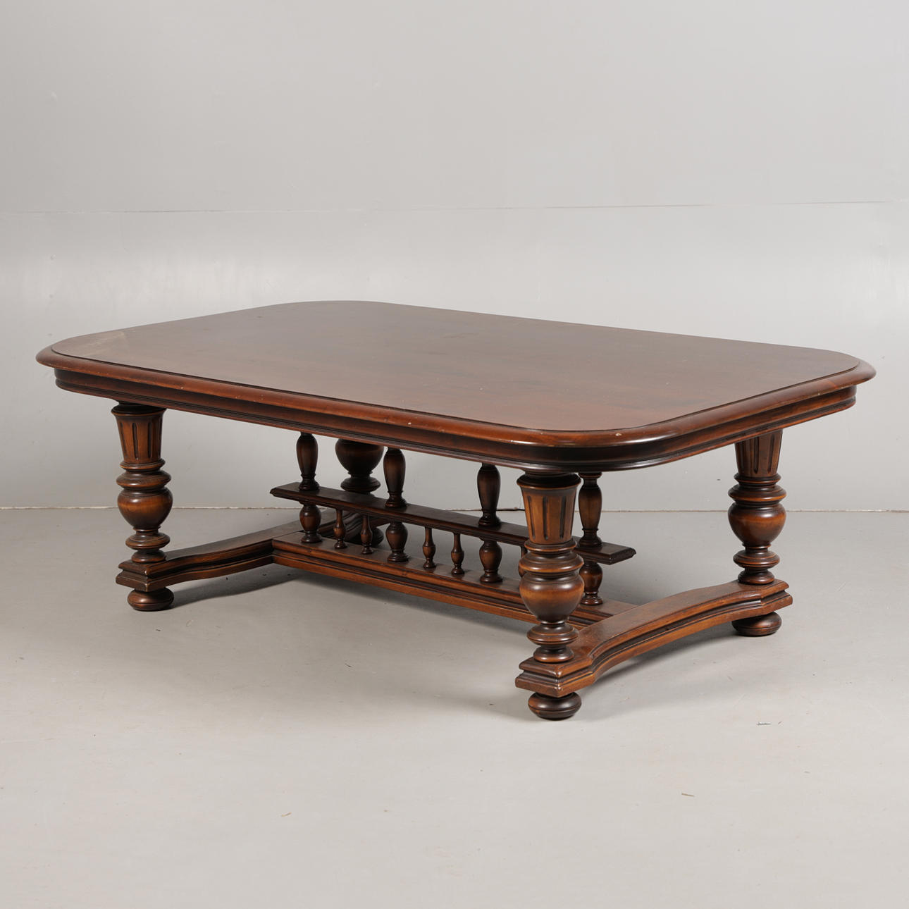 A MAHOGANY COFFEE TABLE.