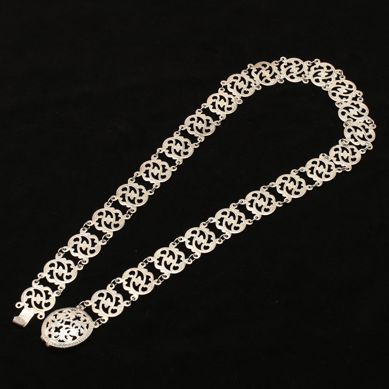 BÄLTE, låghaltigt silver, Kina.