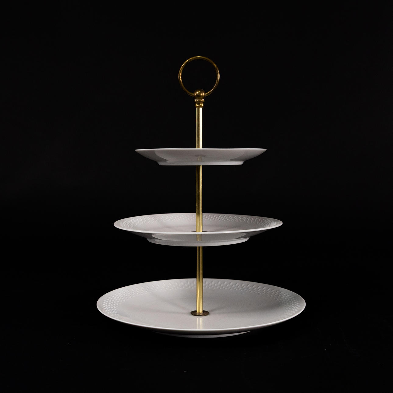 ETAGEFAT, porcelain/brass, height 32 cm.