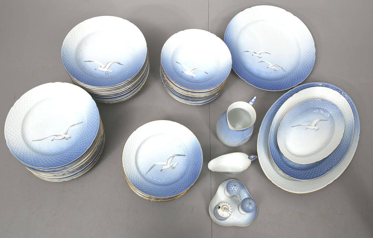 MATSERVIS, porslin, 53 delar, "Måsen", Bing & Gröndahl.