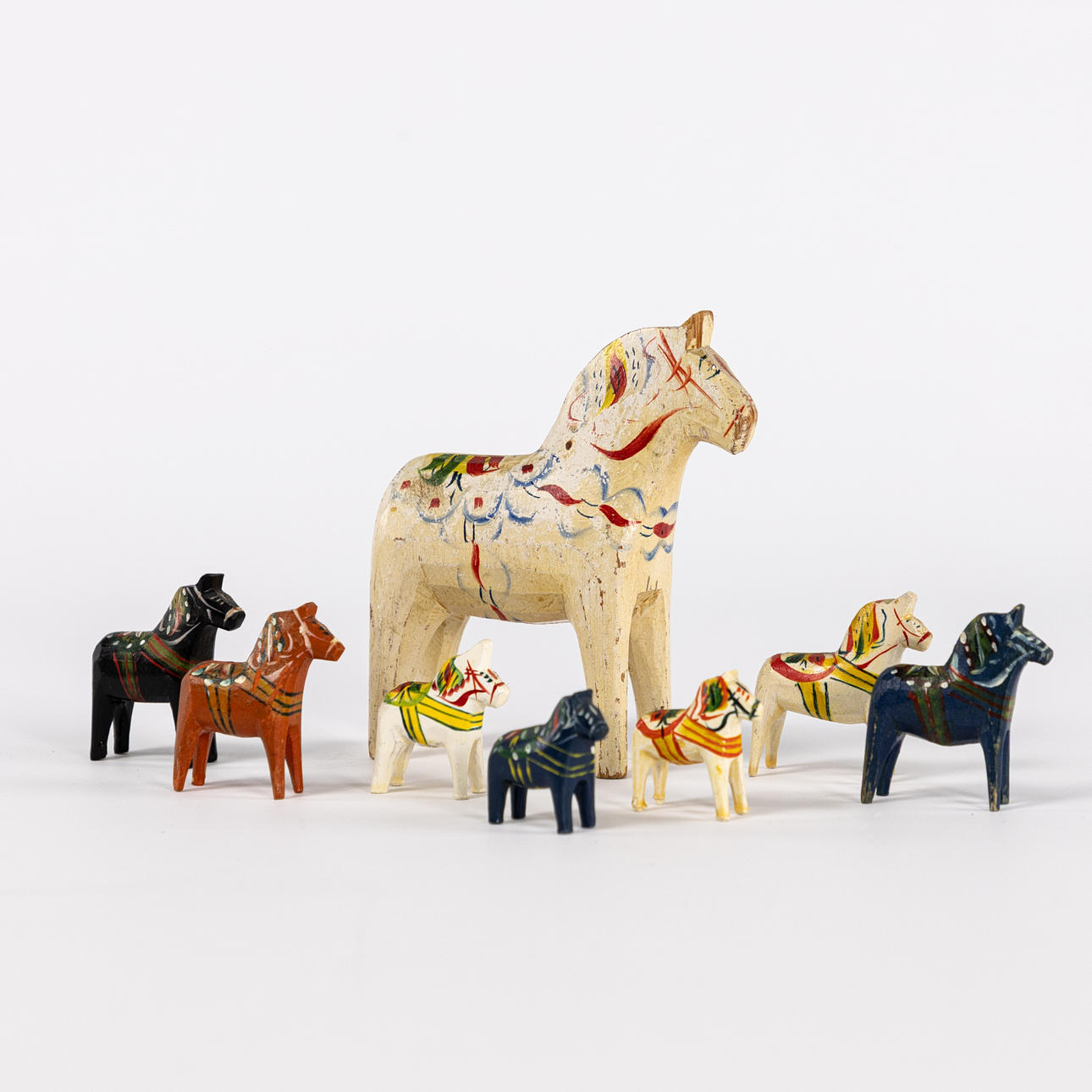 SMALL DALA HORSES, 8 pcs, maximum 10 cm.