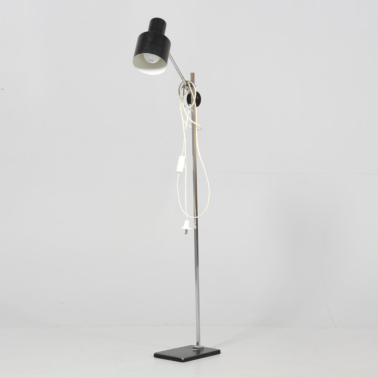 FLOOR LAMP, metal, G.K. “Type 907".