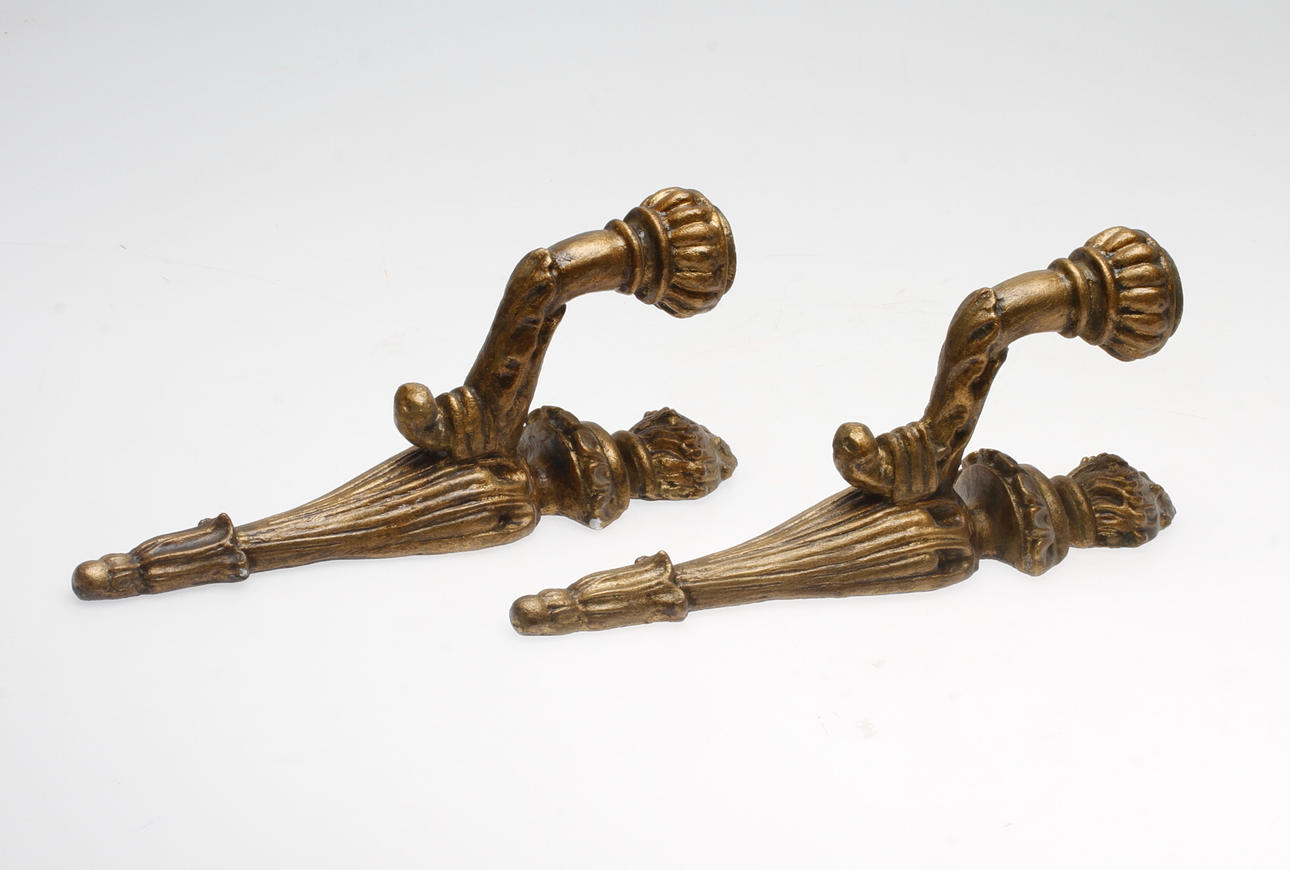 CARIN NILSON(1884-1973). TILLSKRIVEN. Appliquer, ett par, gips, osignerade.