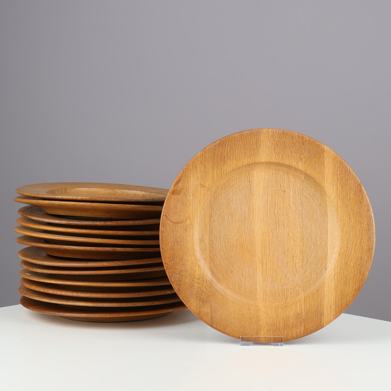 Dansk design. TÄCKPLÅTAR, 13 st, ek, Wiggers, Danmark, 1900-talets ...