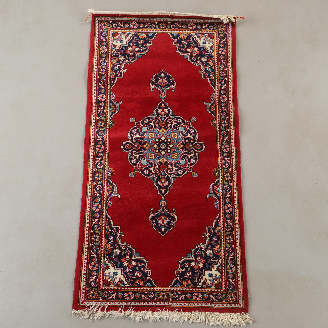 CARPET, oriental, 146 x 67 cm.