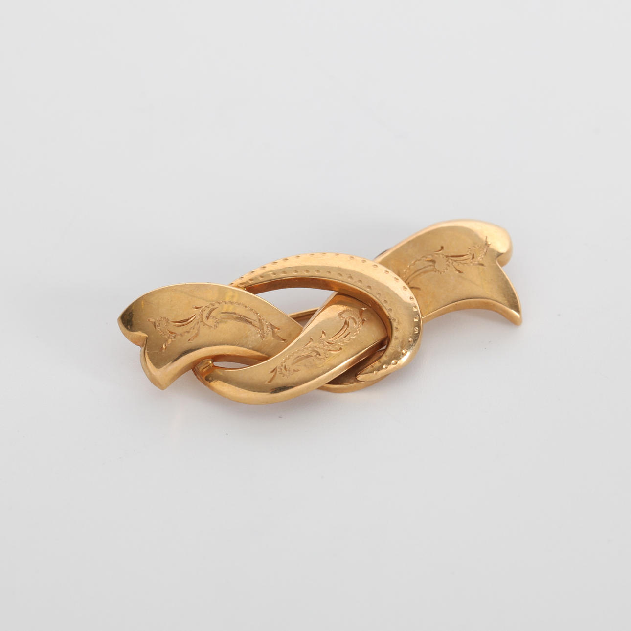 A brooch, 18K gold, mid 20th century.