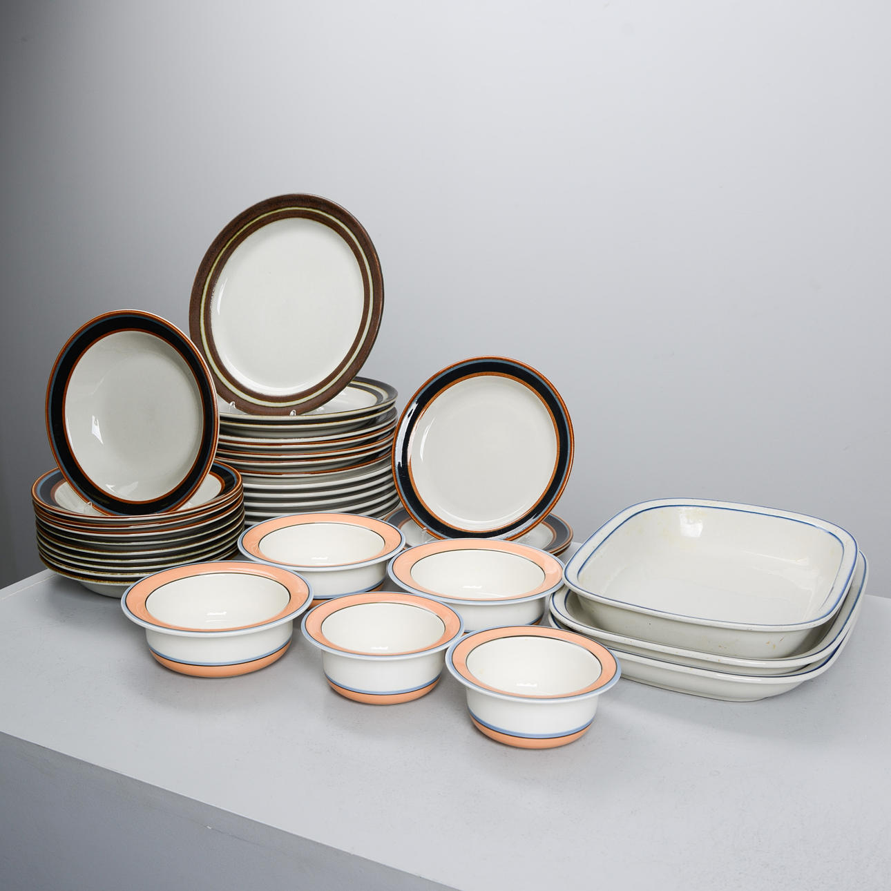 TABLEWARE PARTS, 35 pieces, Arabia.