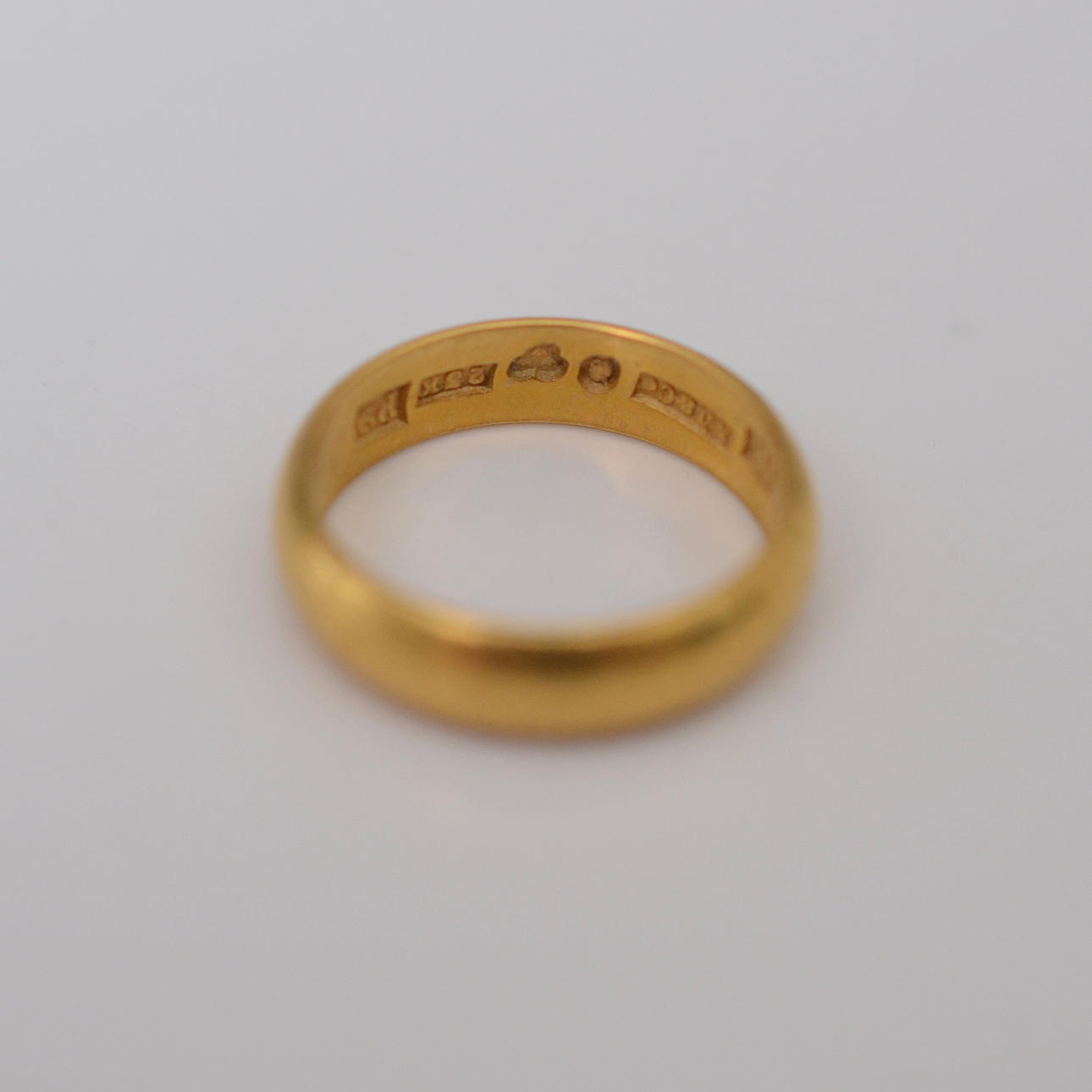 TRAURING, 23 Karat Gold.