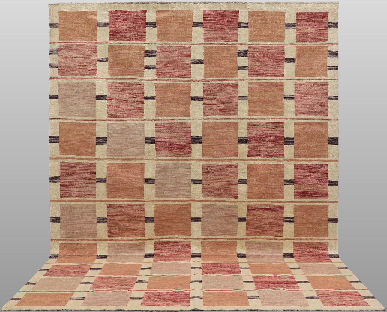 CARPET, “Kelim”, 307 x 209 cm.