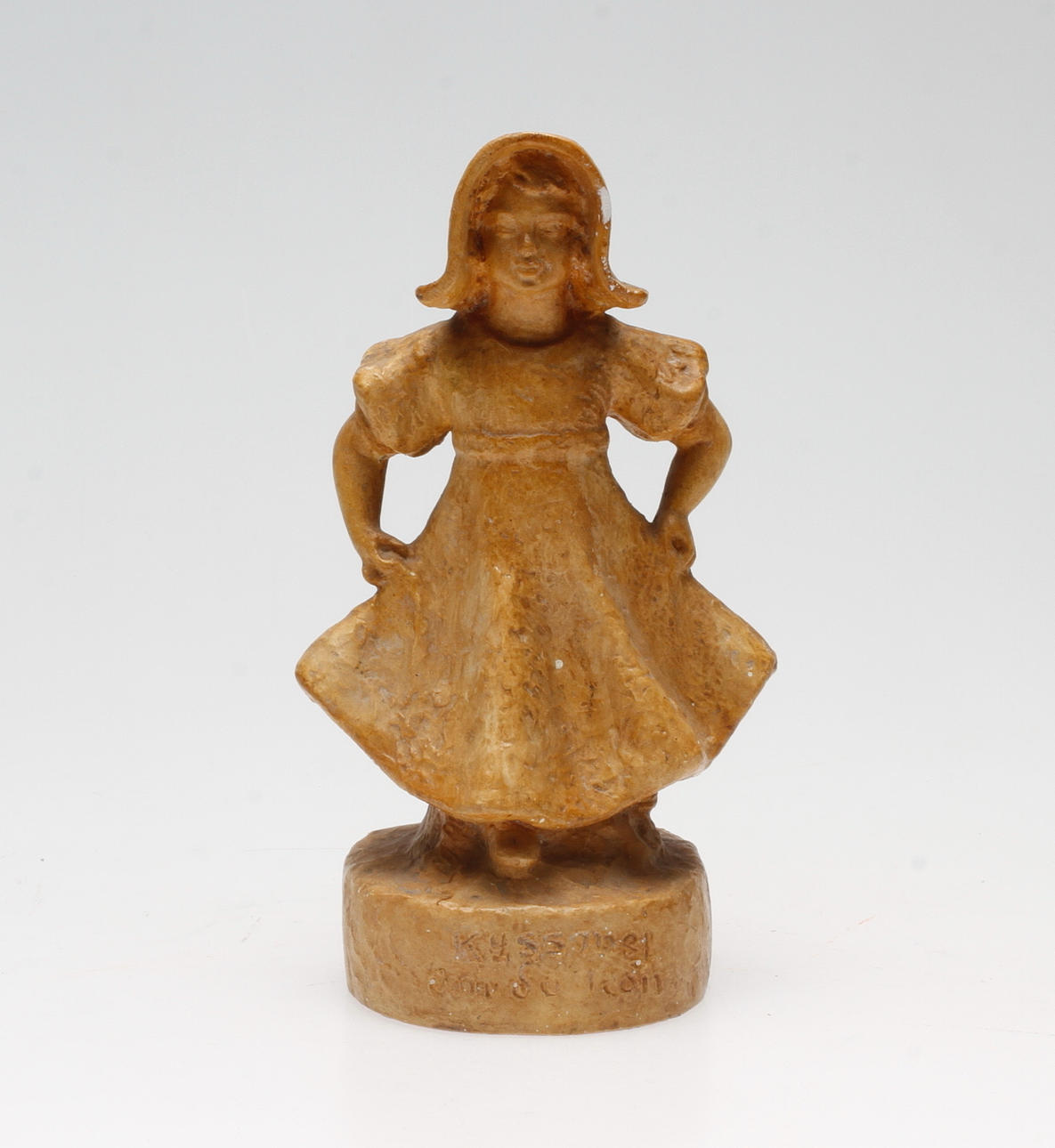 CARIN NILSON(1884-1973). "Kyss mig om du kan". Skulptur, gips, signerad och daterad 1934.