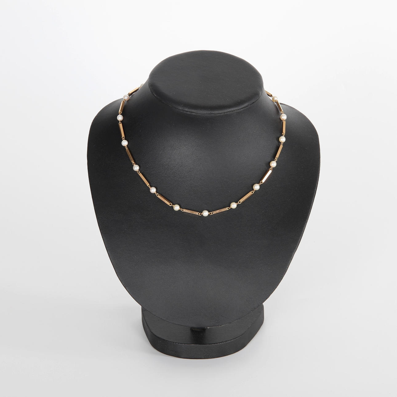 NECKLACE WITH PEARLS, 18K gold.
