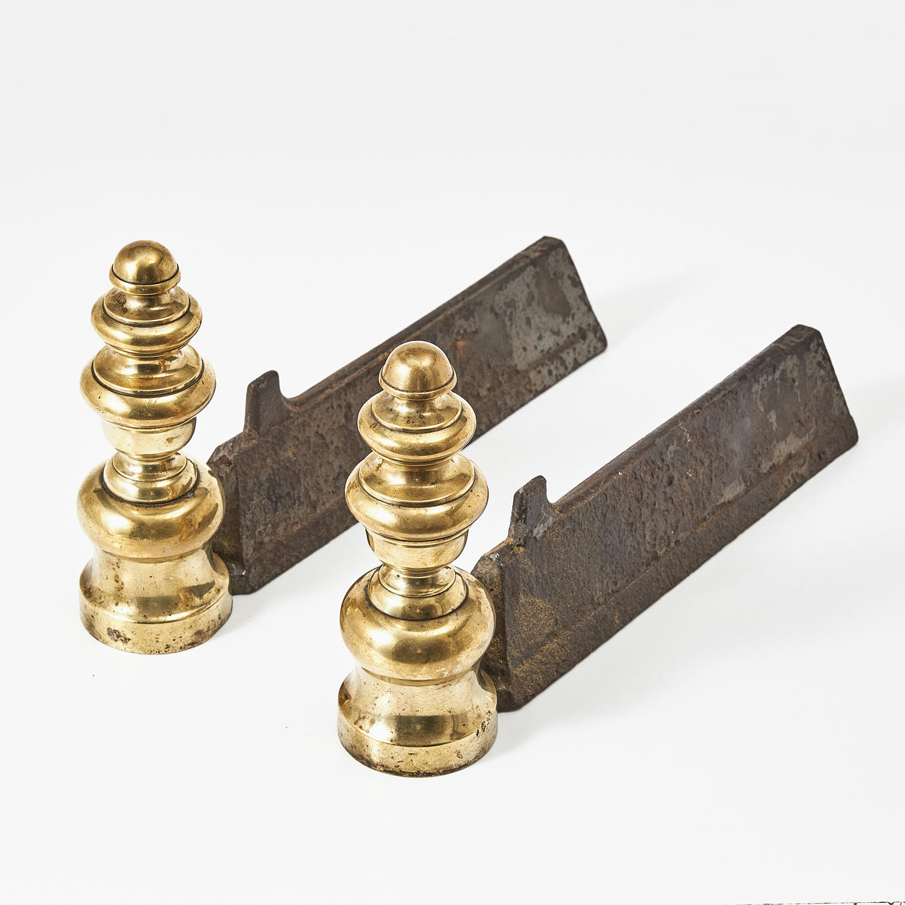 ELDHUNDAR, ett par, mässing, gjutjärn, 1900-tal.