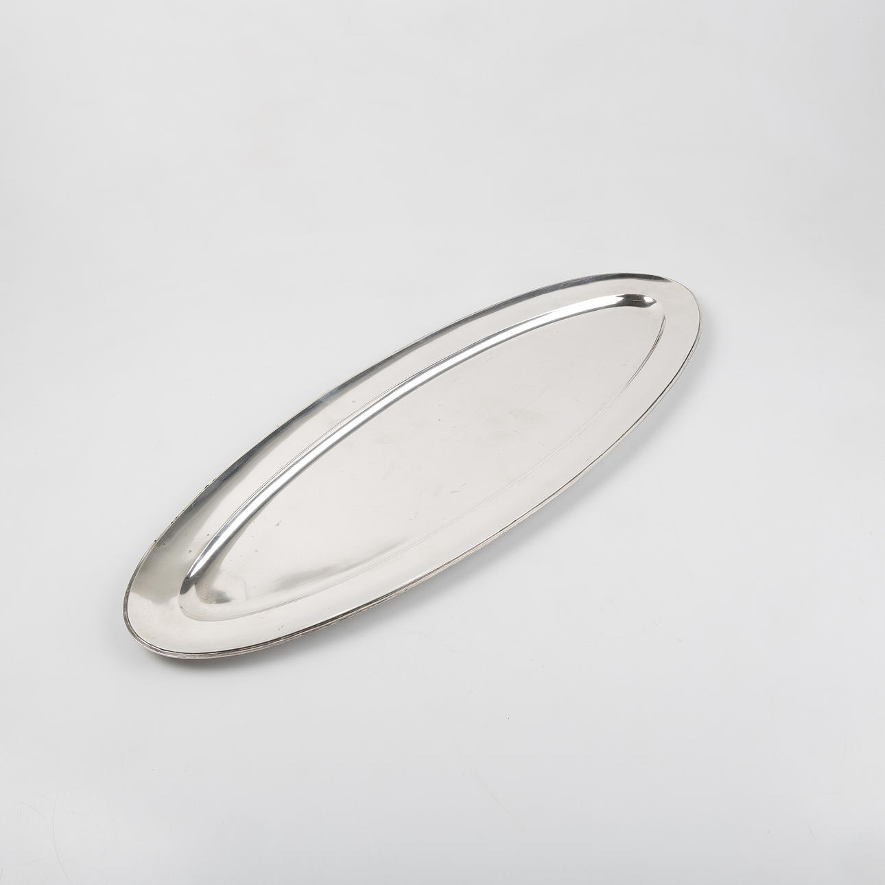 A silver steakdish, Germany, handgeschlade, 20th century.