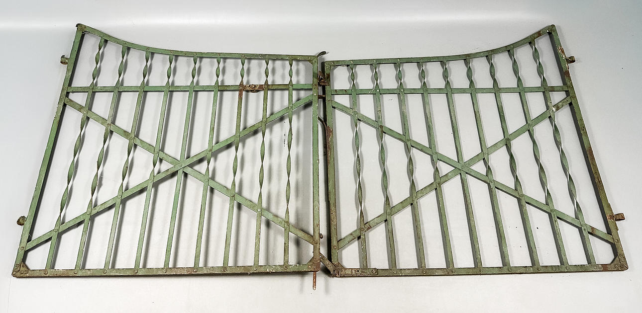 GRINDAR, ett par, järn, 1900-tal.