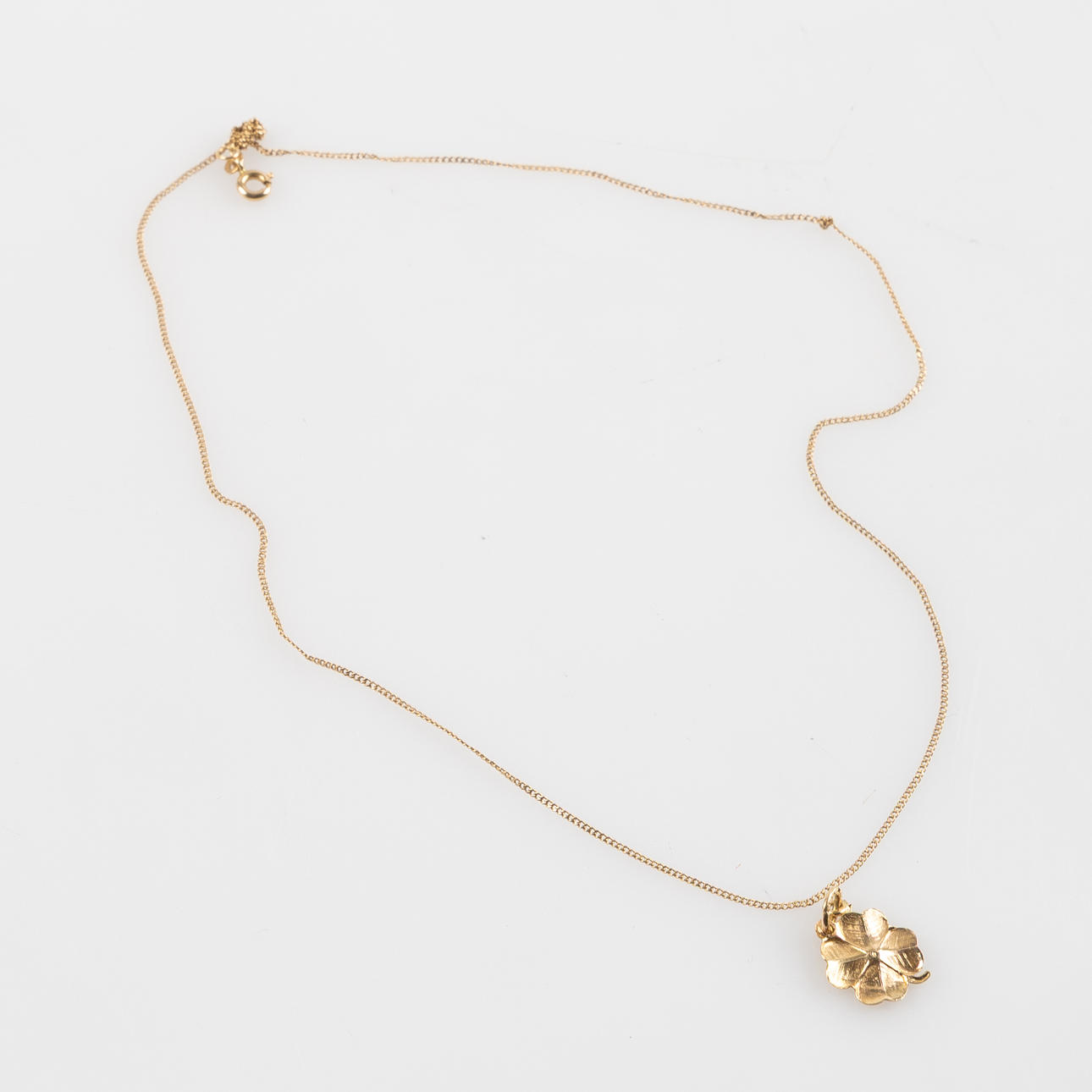 PENDANT WITH CHAIN, 18K gold.