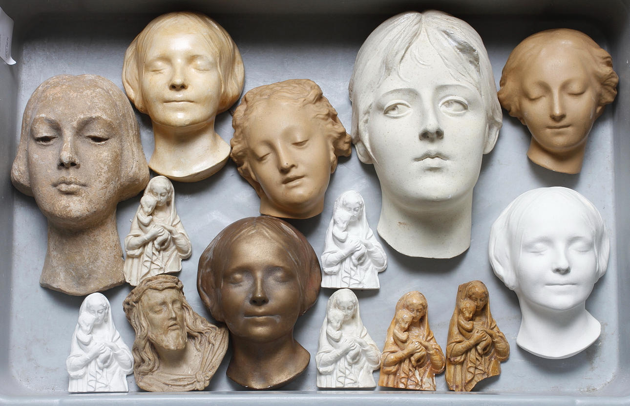 CARIN NILSON(1884-1973). TILLSKRIVEN. Väggreliefer, 14 st, osignerade.