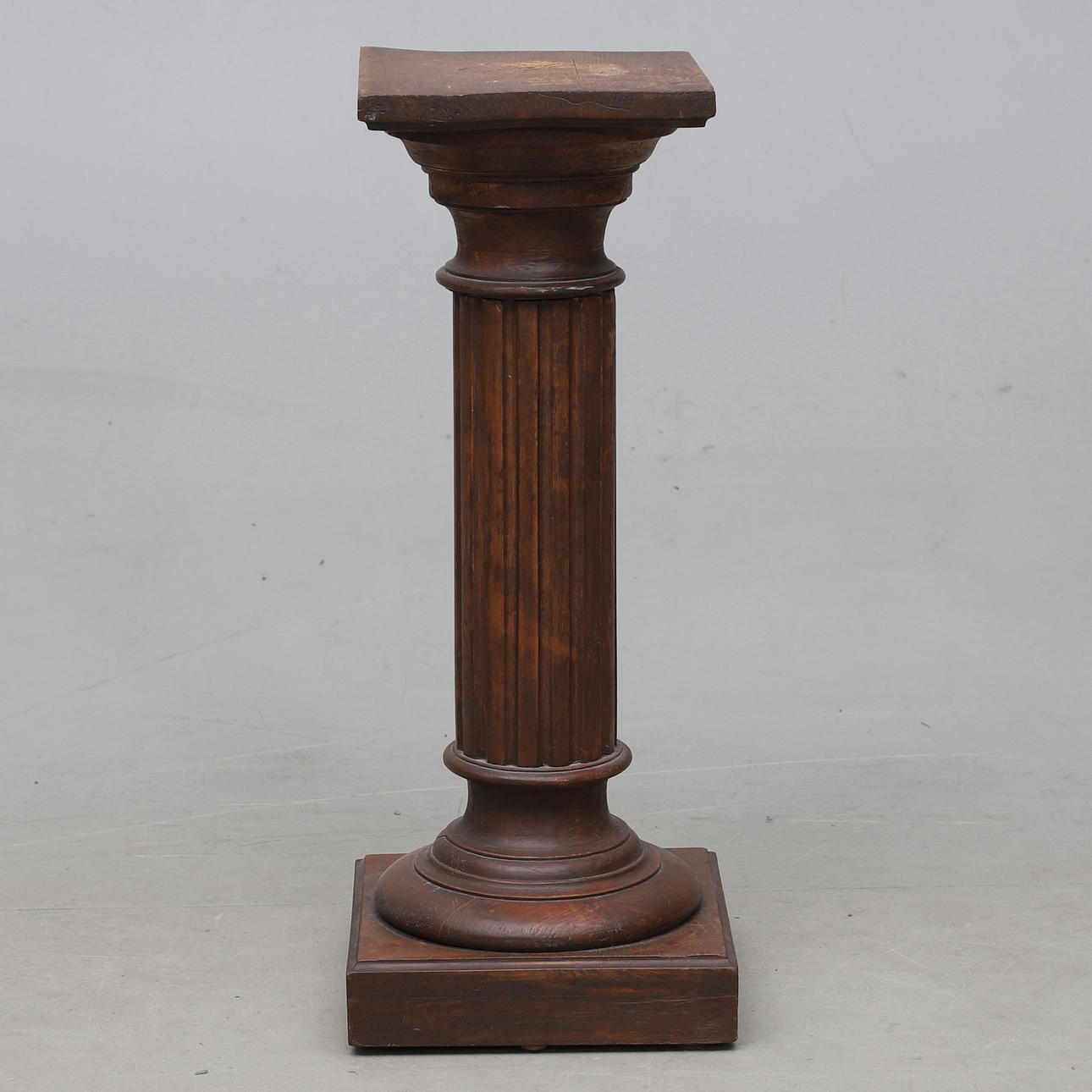PIEDESTAL, trä, kolonnformad, 1900-tal.